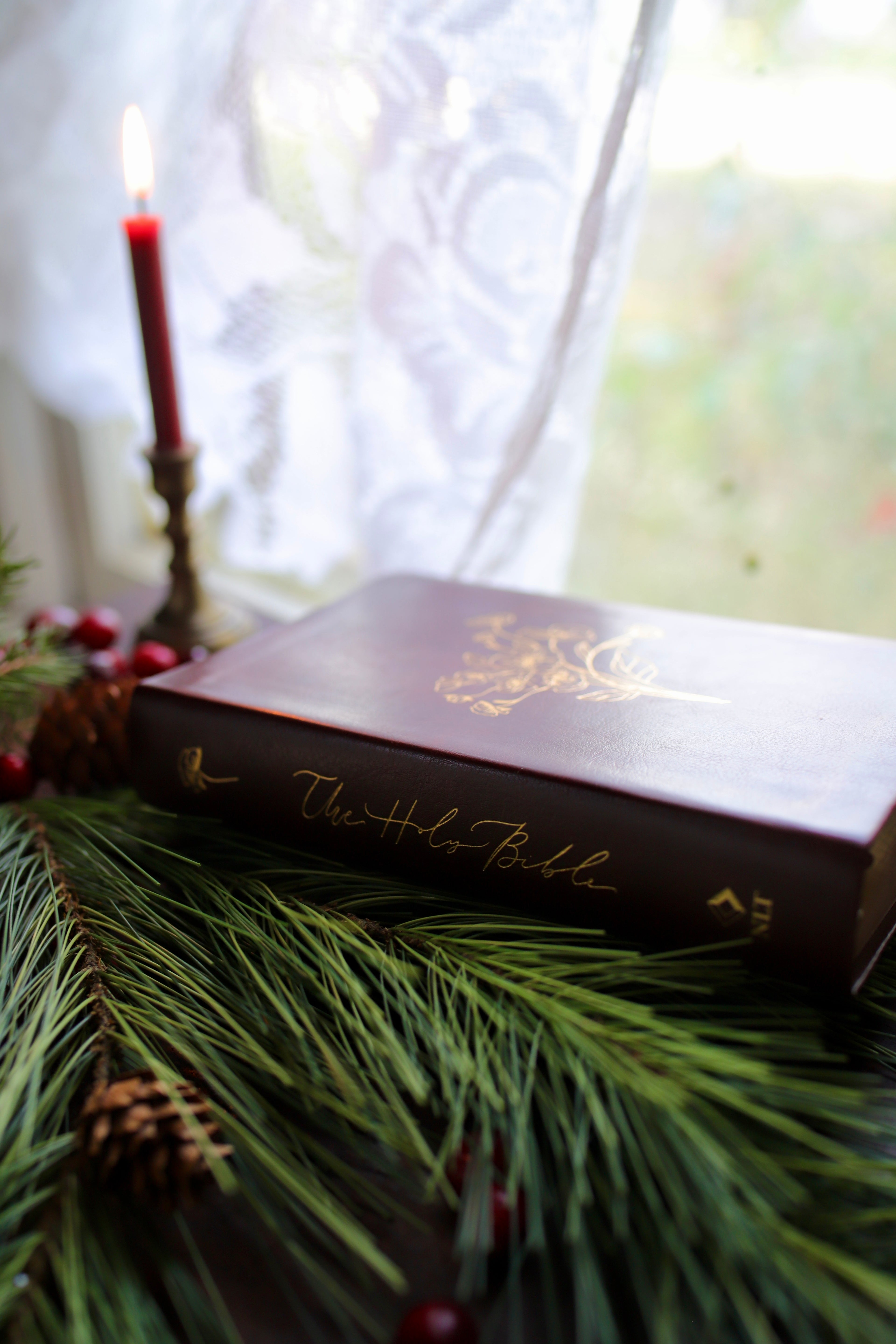 Golden Bouquet Compact Bible NLT